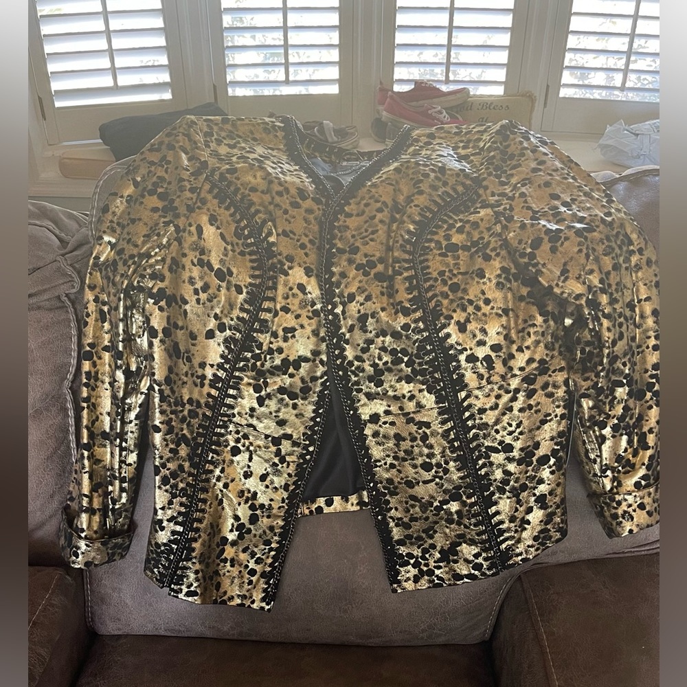 This leather is amazing it is so well made beautiful